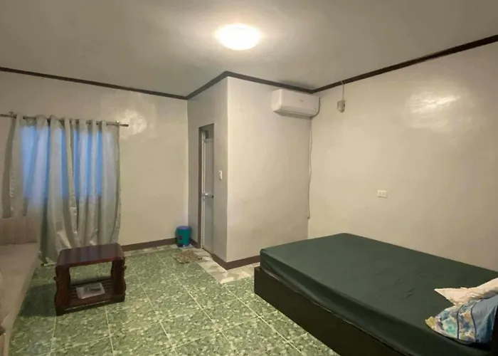 4a's Hostal *